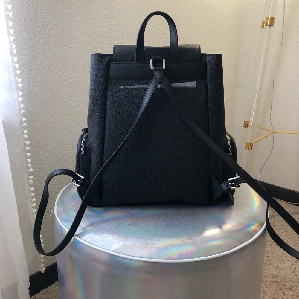 SOLD Michael Kors Abbey drawstring backpack - Picture 2 of 7